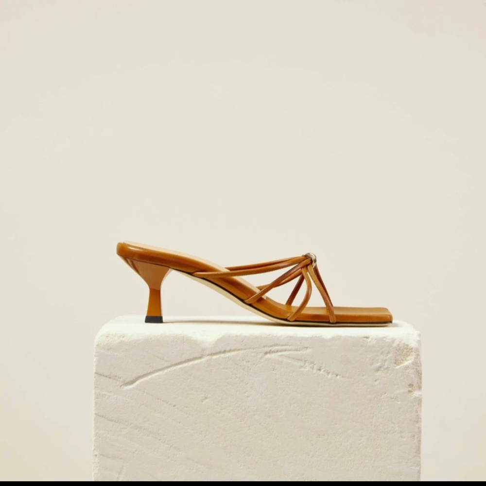 Dear Frances Fan sandals New in Box Tan size 39 (7.5-8)